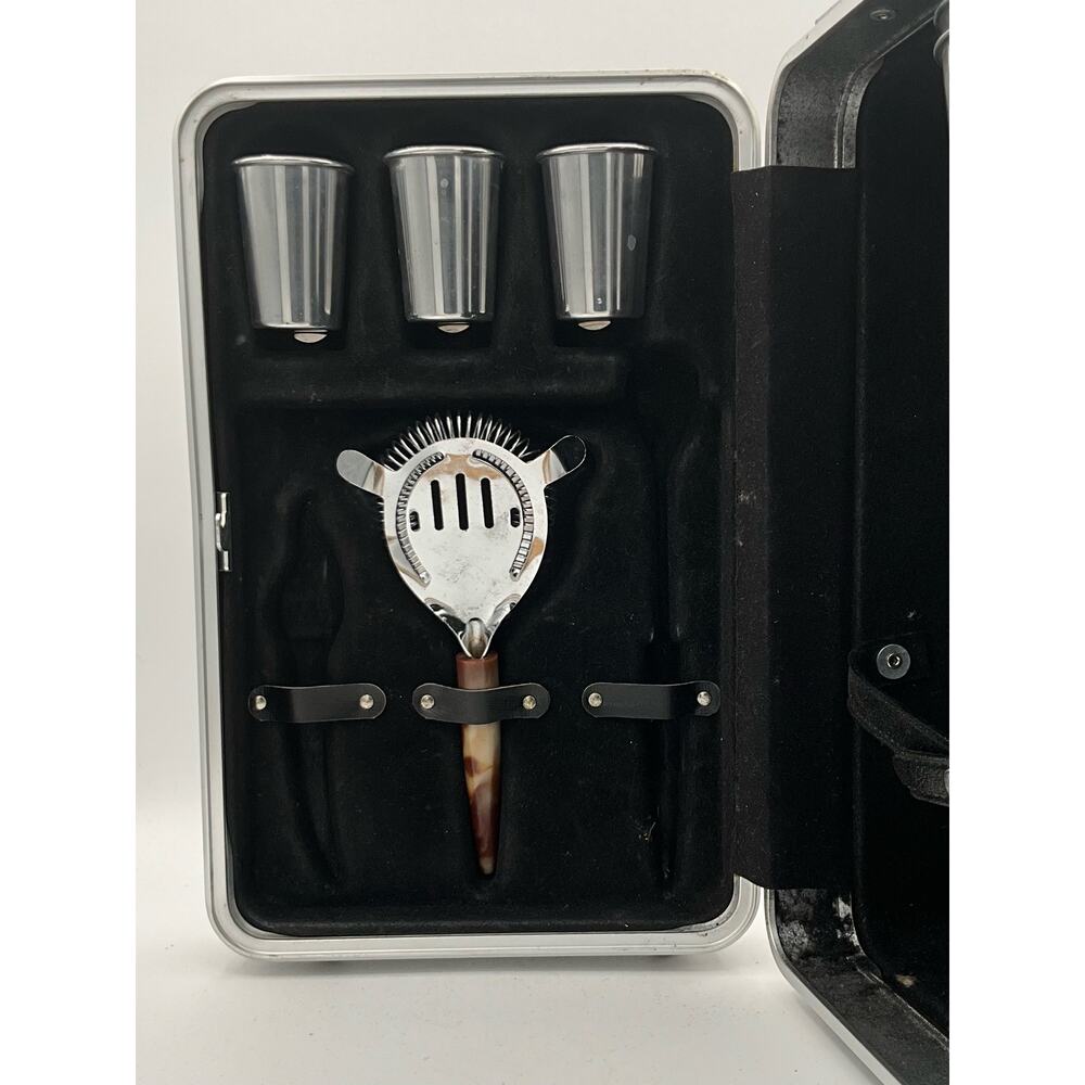 Platt Travel Bar Case Set includes key and most accessories - Picture 3 of 11